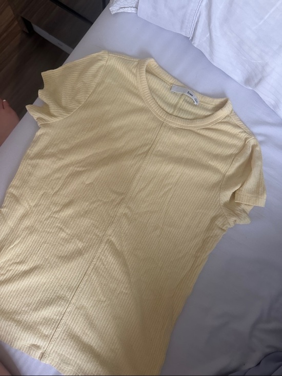 Wilfred Tops - Wilfred Ribbed Crewneck Tee in Soft Yellow